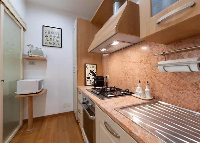 The Rent - Stylish One-bedroom In Piazza Barberini רומא