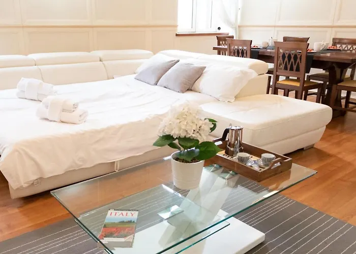 The Rent - Stylish One-bedroom In Piazza Barberini רומא