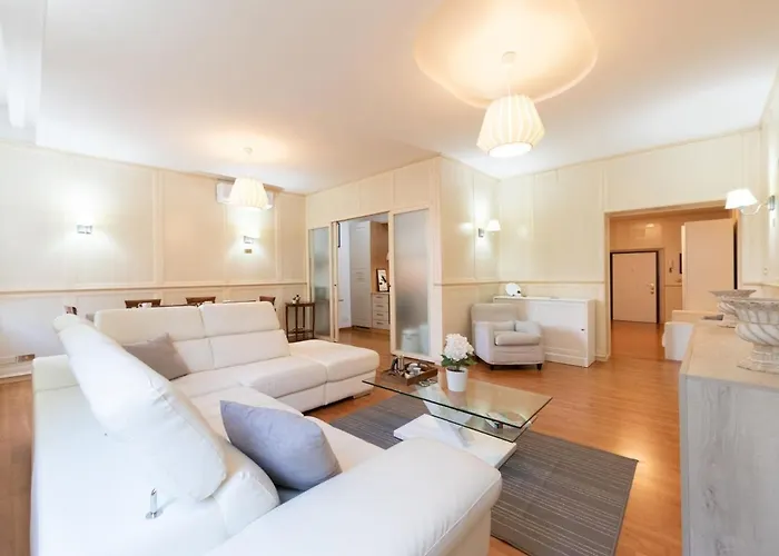 The Rent - Stylish One-bedroom In Piazza Barberini דירה