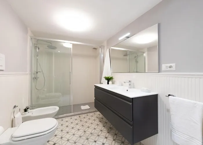 The Rent - Stylish One-bedroom In Piazza Barberini דירה רומא