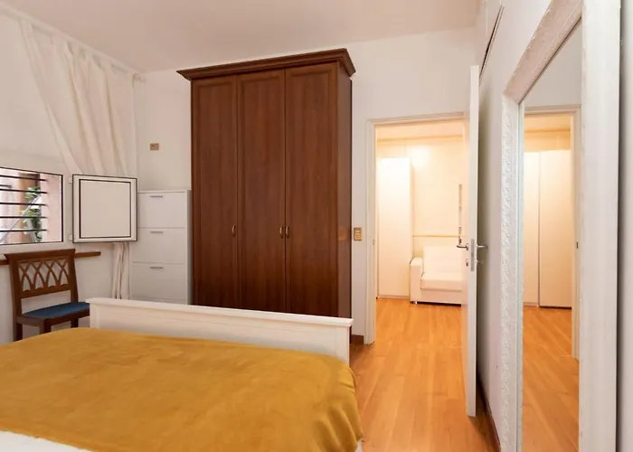 The Rent - Stylish One-bedroom In Piazza Barberini דירה רומא